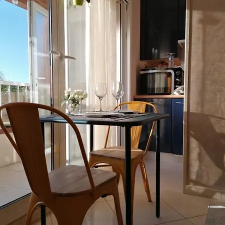 Apartment With Balcony Near Center *